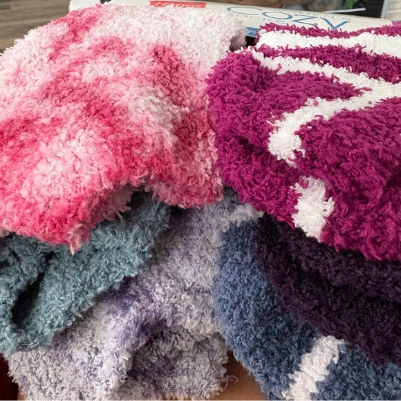 New- Hanes woman’s cozy no show socks, 6 pair, shoe size 5-9 - Picture 3 of 4